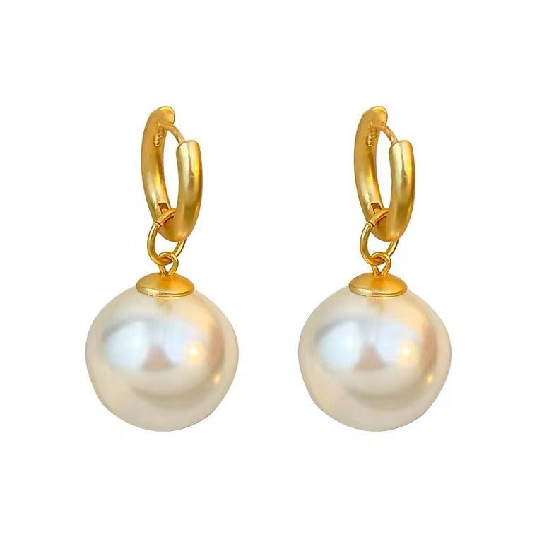 Pearl girl high-end design earrings