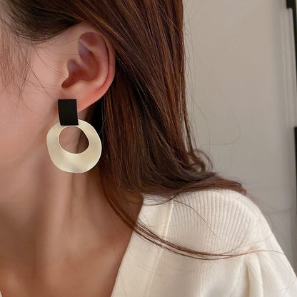 Geometric irregular circle earrings